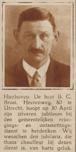 874310 Portret van B.C. Brosi (Herenweg 80) te Utrecht, die 25 jaar in dienst is bij de Gemeentelijke Reinigings- en ...